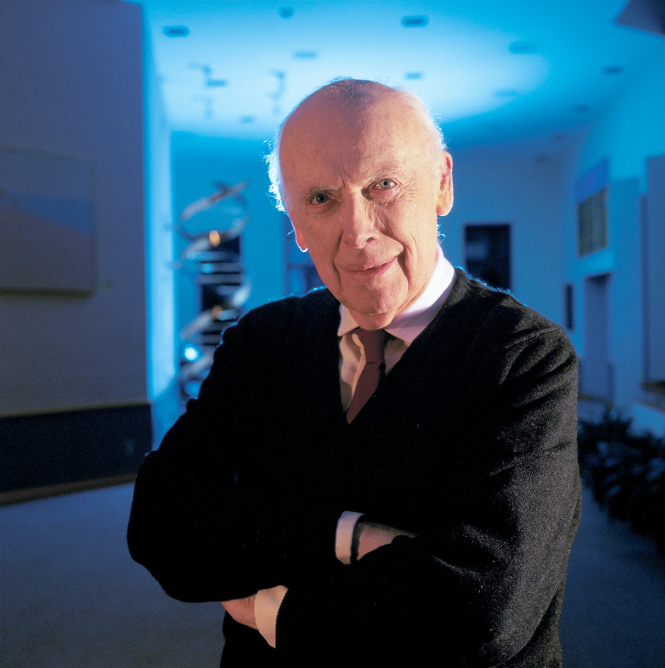 (`snuc-nirenberg.webp`) — Marshall Nirenberg(c.1962). **National Institutes of Health · Public domain**. src `commons/6/60/Marshall_Nirenberg.jpg`. caption: `Marshall Nirenberg, c. 1962. In 1961, with Heinrich Matthaei, he read the code's first word: the triplet UUU means phenylalanine.