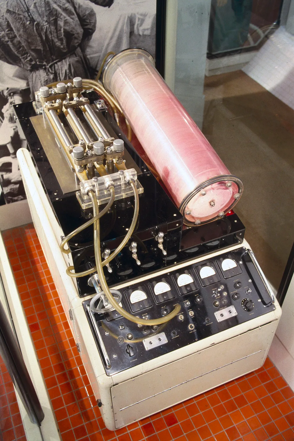 An early heart-lung machine of the late 1950s with pumps and tubing.